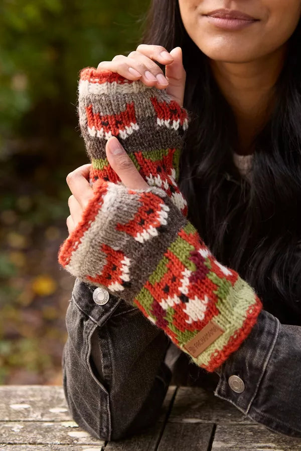 Pachamama skulk of foxes wool gloves. Fairtrade knitwear.
